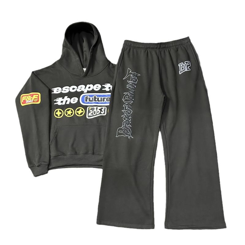 Felpa con cappuccio e pantaloni in schiuma con stampa a cinque stelle_voghion.com