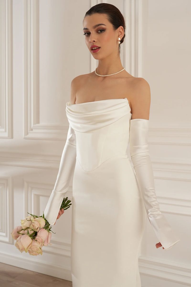 Elegante abito aderente a maniche lunghe con spalle scoperte - Abito da sera snellente elasticizzato bianco e nero per donna_voghion.com