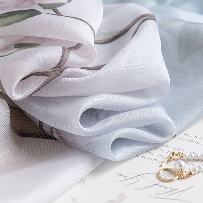 Confezione regalo in seta di gelso al 100% 2024 Sciarpa da donna sottile di alta qualità stampata in stile cinese con fiori di pesco azzurro_voghion.com