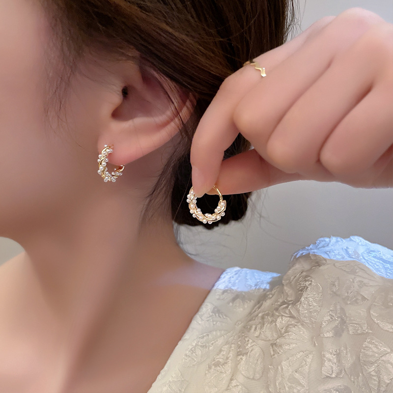 Women's earrings High-end light luxury temperament circle pearl earrings 2022 new trendy earrings women's earrings niche design earrings_voghion.com