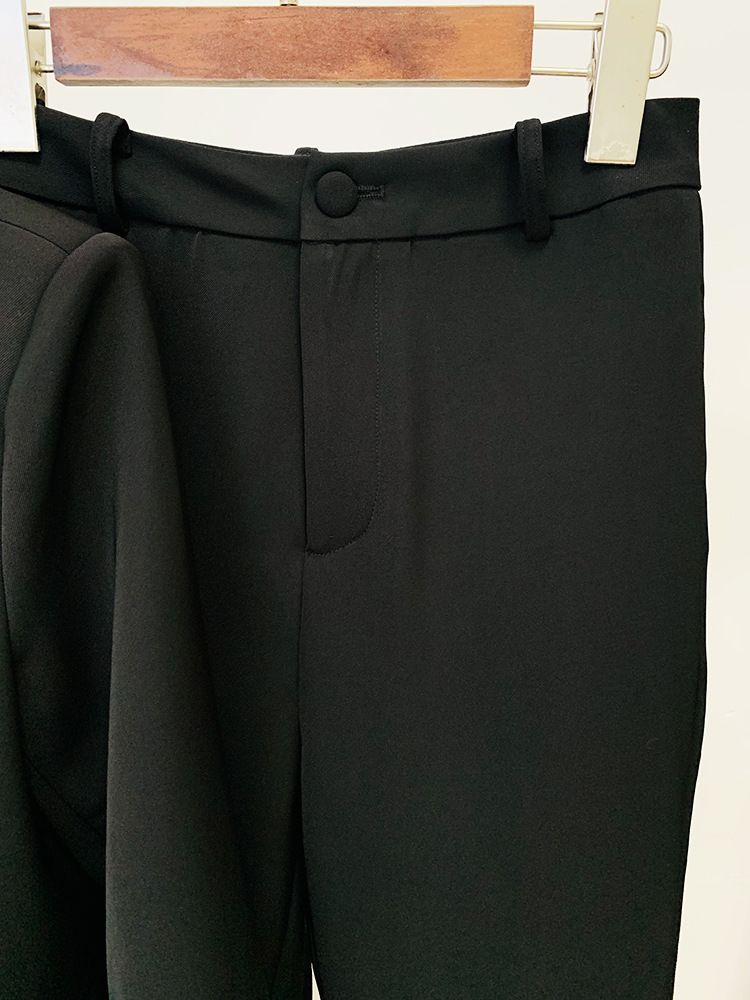 Giacca da donna in vera pelliccia di struzzo con piume e tailleur pantalone a nove quarti in due pezzi_voghion.com