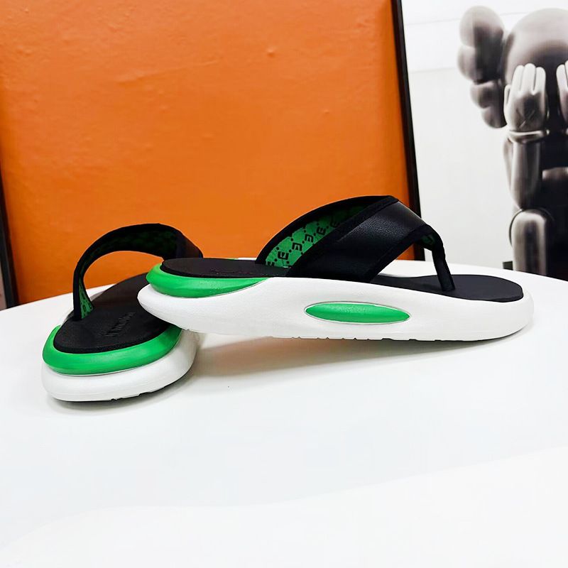 2025 Neue Flip-Flops im Internet-Promi-Stil, hochwertige, rutschfeste Herren-Hausschuhe für den Außenbereich_voghion.com