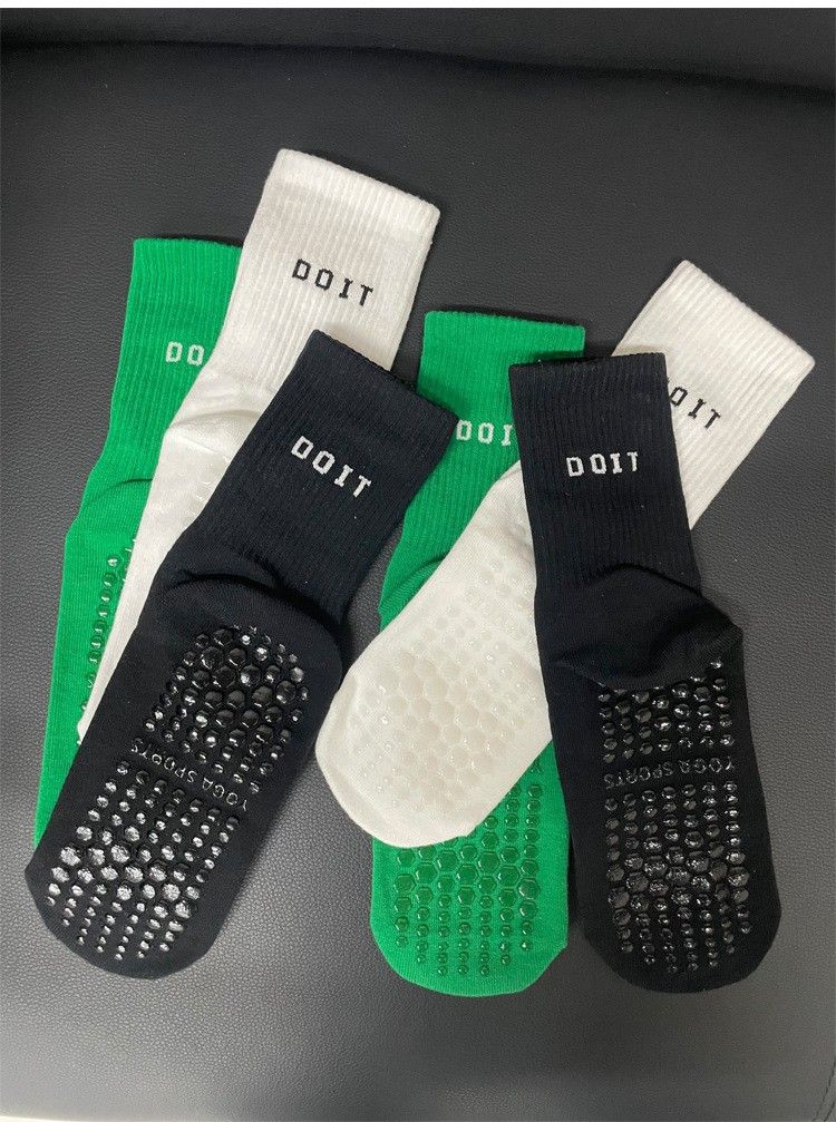 Surge Yoga For Women Indoor Fitness Mid-Calf Sports Anti-Pilling Jump Exercise Silicone Non-Slip Floor Pilates Socks_voghion.com