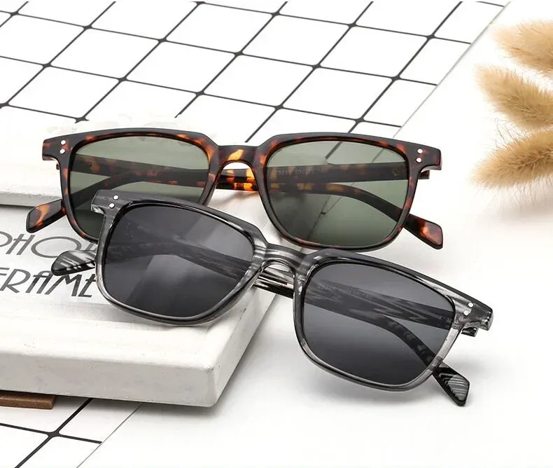 Moda Moda Occhiali da sole quadrati da uomo Marchio di design Vintage Occhiali da sole da uomo Nero Retro Piccola montatura per esterni Guida Oculos De_voghion.com