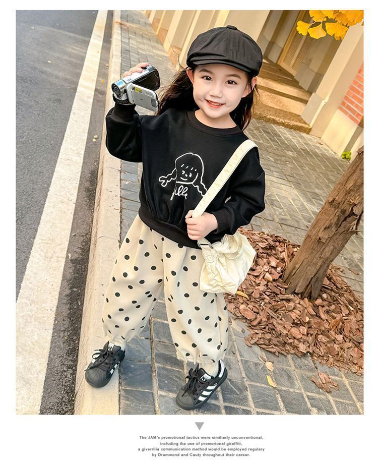 Mädchen Herbstanzug 2025 – Neue koreanische Version für Kinder im ausländischen Stil – Modisches zweiteiliges Set aus schwarzem Pullover und gepunkteter Hose_voghion.com