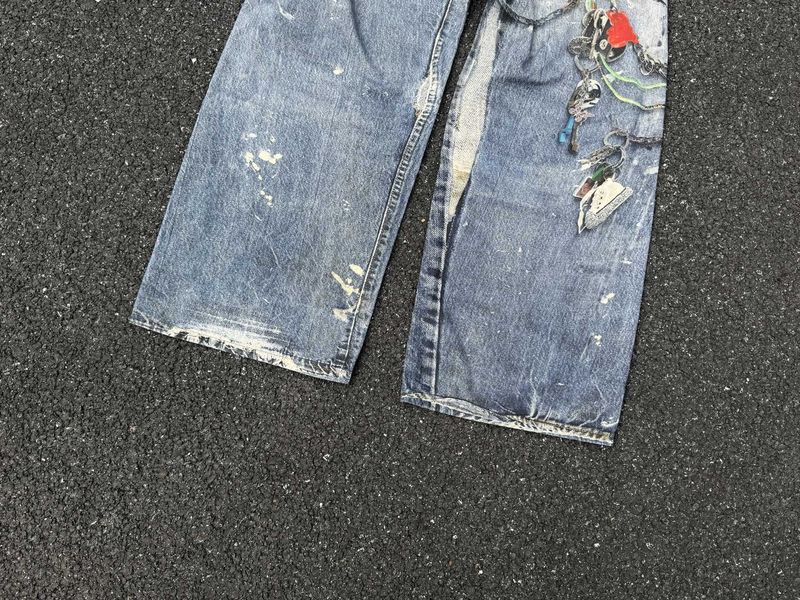 „Postapokalyptische Arbeitskleidung – AC-130 Distressed Jeans (schlammgefärbt und wischfest für Underground-Plattenläden und verlassene Fabriken)“_voghion.com