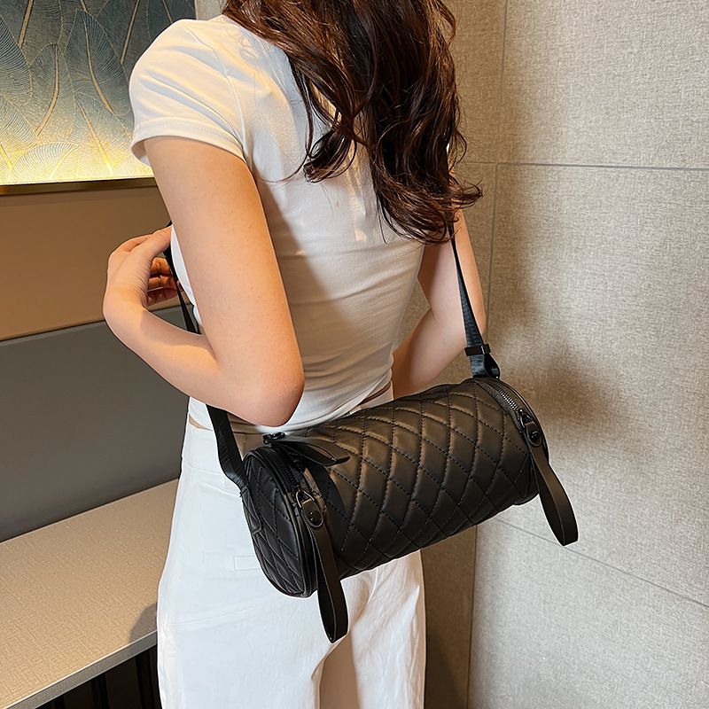 Nischendesigner für Frauen 2025 Neue High-End-Sommer-Stepp-Schulter-Crossbody-Zylindertasche_voghion.com