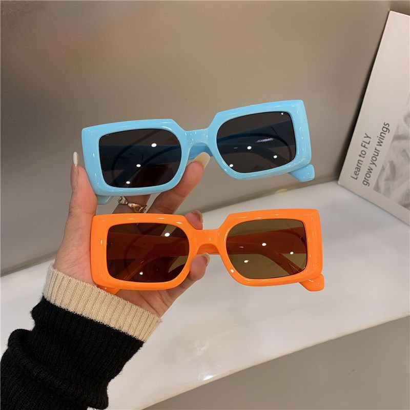 2025. aasta uued päikeseprillid, retro ristkülikukujulised päikeseprillid, trendikad vabaajaprillid_voghion.com