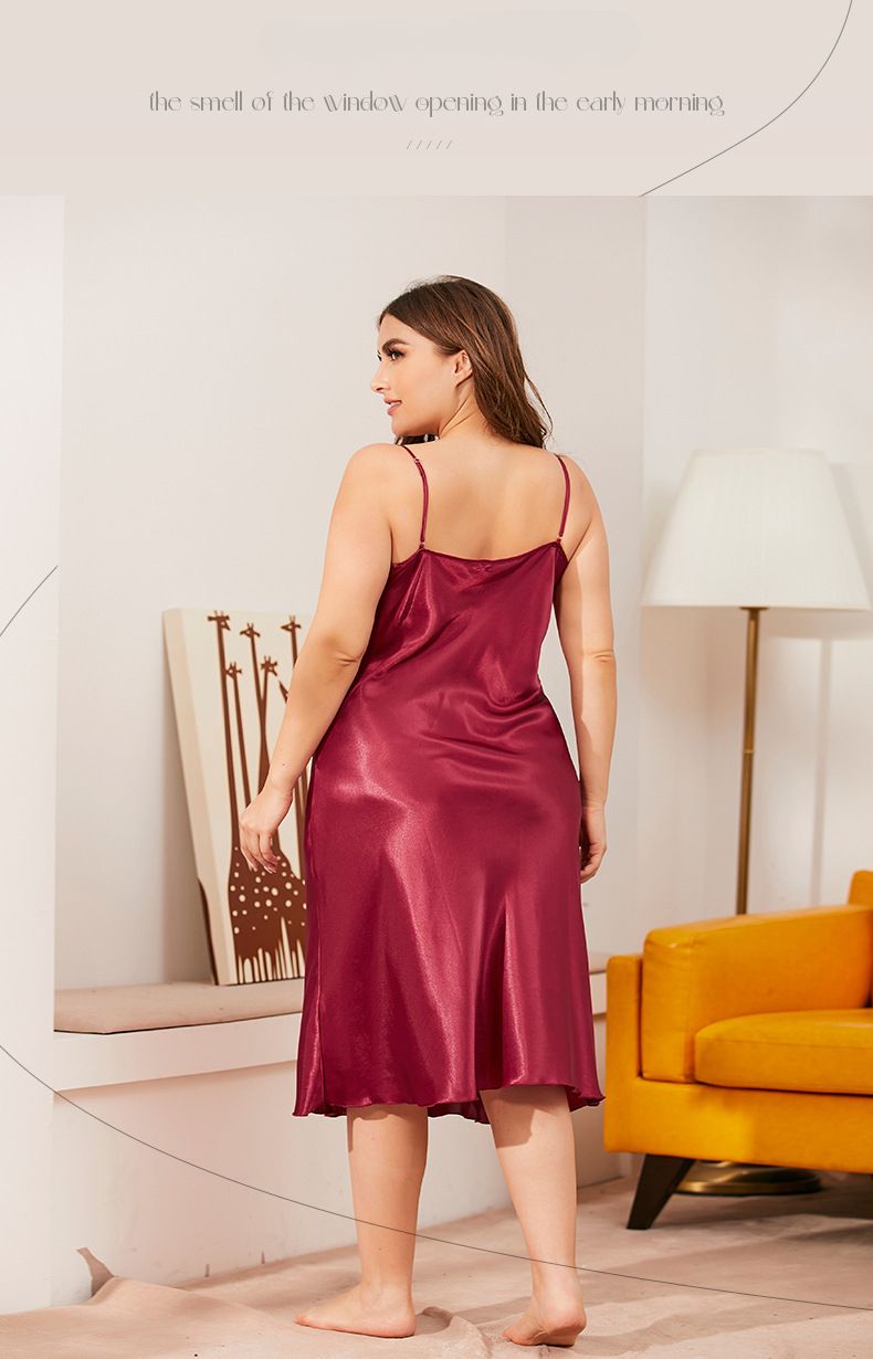 Atemberaubend bequem: Einteiliges Nachthemd aus Eisseide in Übergröße – Sommer-Loungewear mit schwingendem Kragen und Hosenträgern_voghion.com