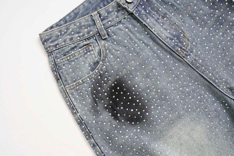 Herrenbekleidung, gewaschene Jeans mit Graffiti-Strass im Used-Look, Unisex-Modemarke, lockere Hose mit weitem Bein und geradem Bein_voghion.com