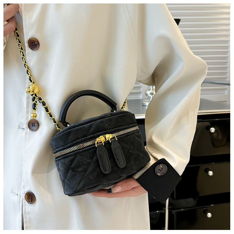 2024 Nuovo Mini portatile da donna a spalla singola Crossbody Rossetto PU Versatile Lingge Piccola borsa a catena profumata_voghion.com
