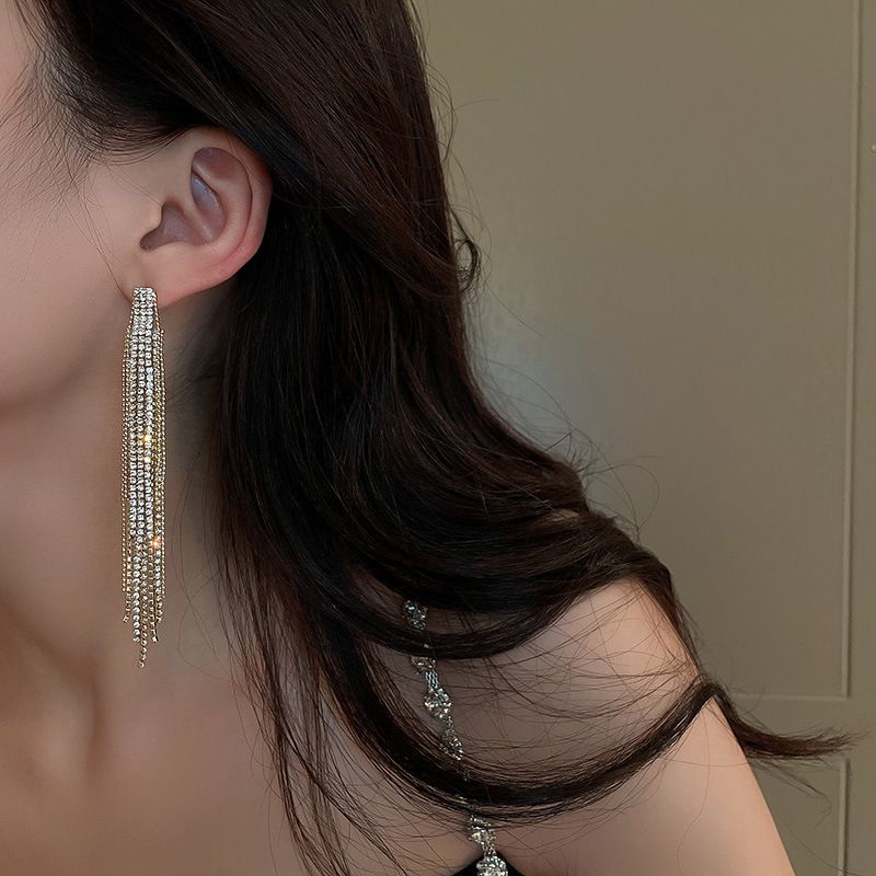 Orecchini ad ago in argento, stile metallo, orecchini lunghi con frange a foglia di zircone, orecchini alla moda squisiti, orecchini di lusso con temperamento leggero e vento freddo_voghion.com