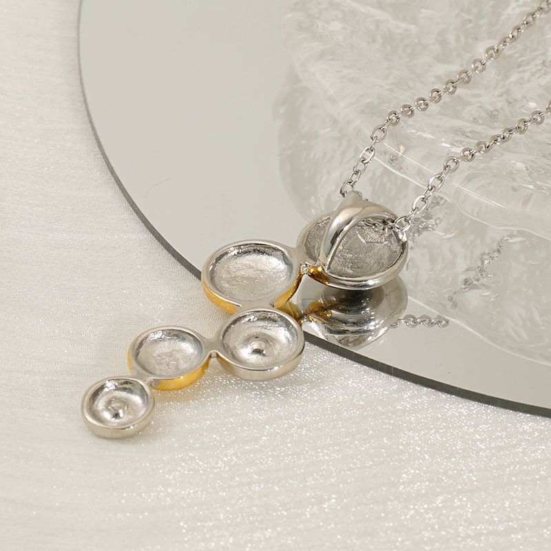 Round Titanium Steel Necklace Women, Gold Pendant, Fashionable Metal Style, Unique Collarbone Chain For Women_voghion.com