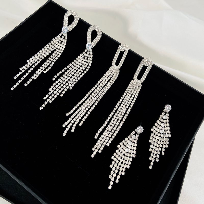 Orecchini di diamanti con nappe esagerate, orecchini lunghi da sera leggeri e di lusso con diamanti_voghion.com