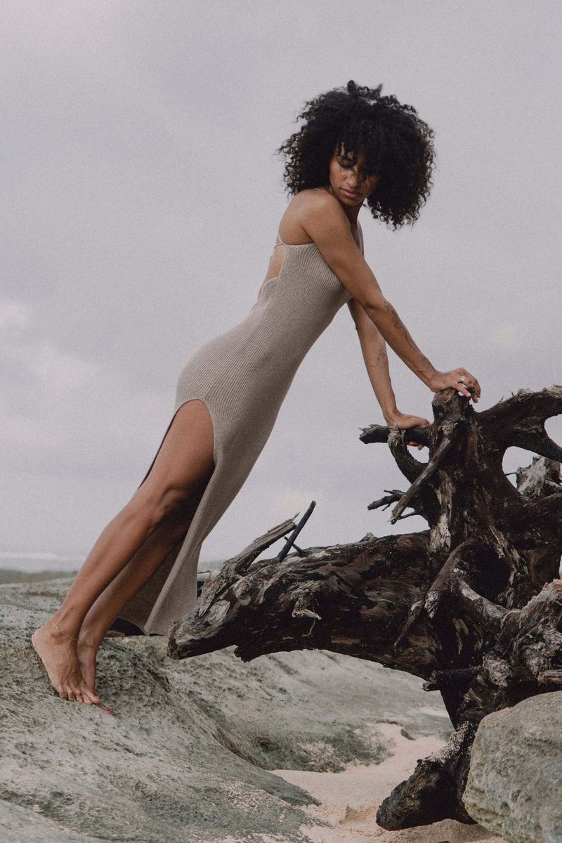 24 uut kahepoolset kõrge lõhikuga rannapuhkuseks mõeldud toppi ja ilusa seljakootud kleidiga_voghion.com