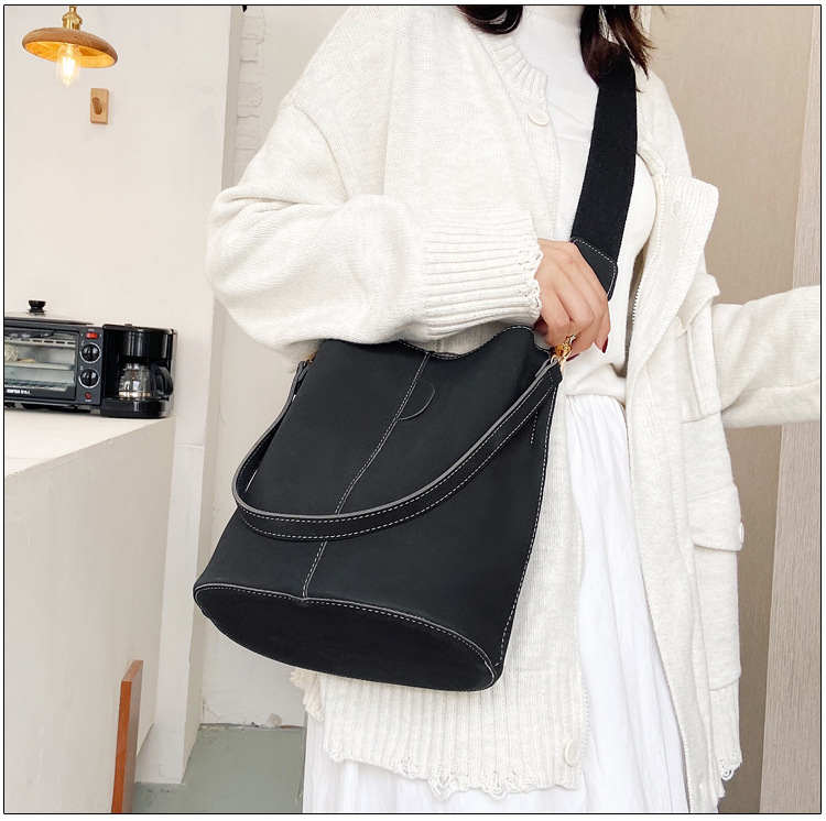 Borsa da donna a forma di secchio minimalista europea e americana Borsa a tracolla portatile Borsa grande retrò in tessuto smerigliato_voghion.com