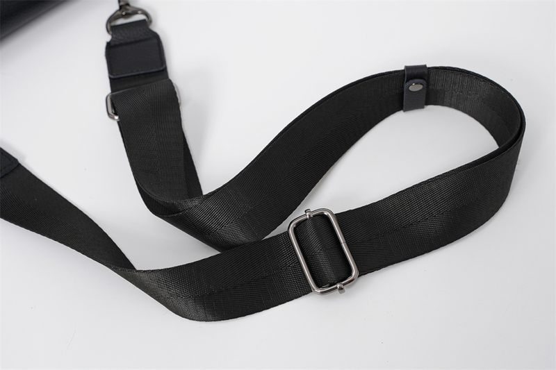 echtem Leder, coole Herrentasche, trendige One-Shoulder-Tigerkopftasche, Umhängetasche aus Rindsleder_voghion.com