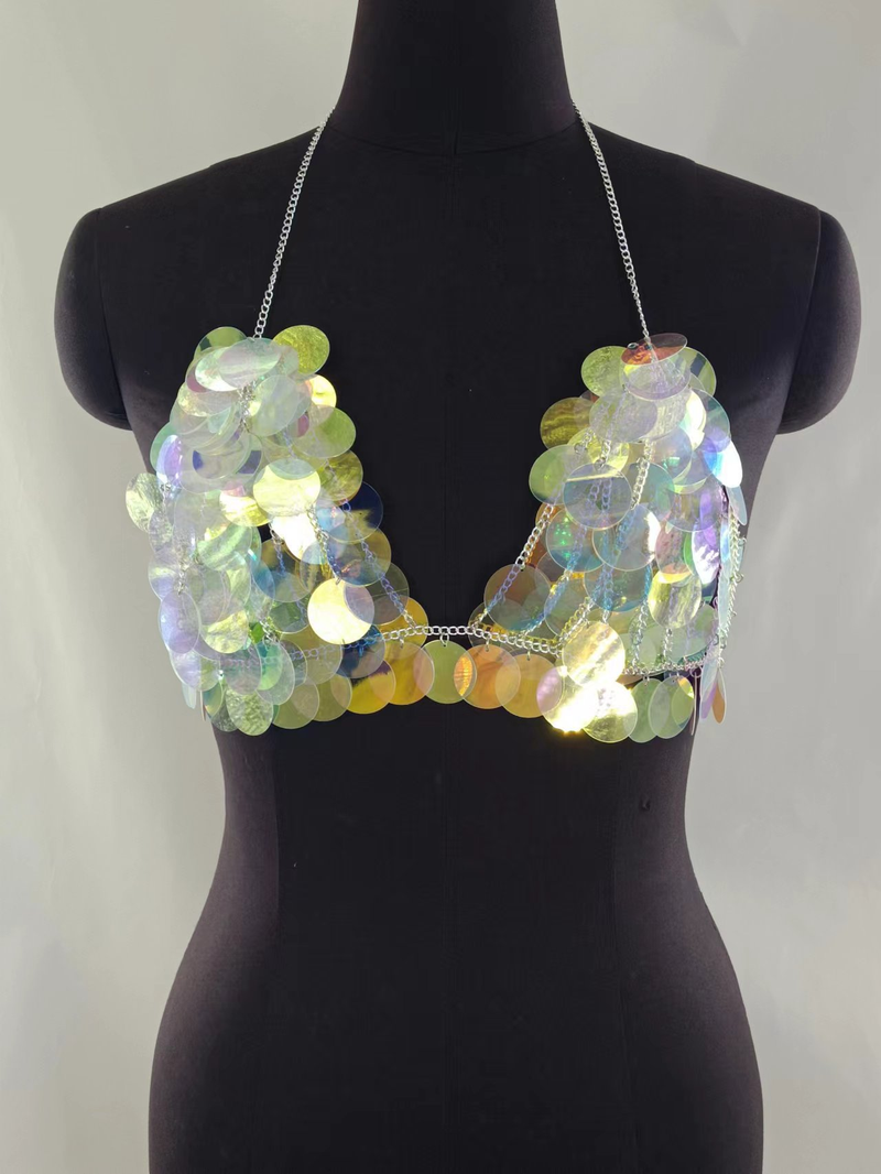 Top cu pandantiv și paiete strălucitoare și lanț de corp fără bretele_voghion.com