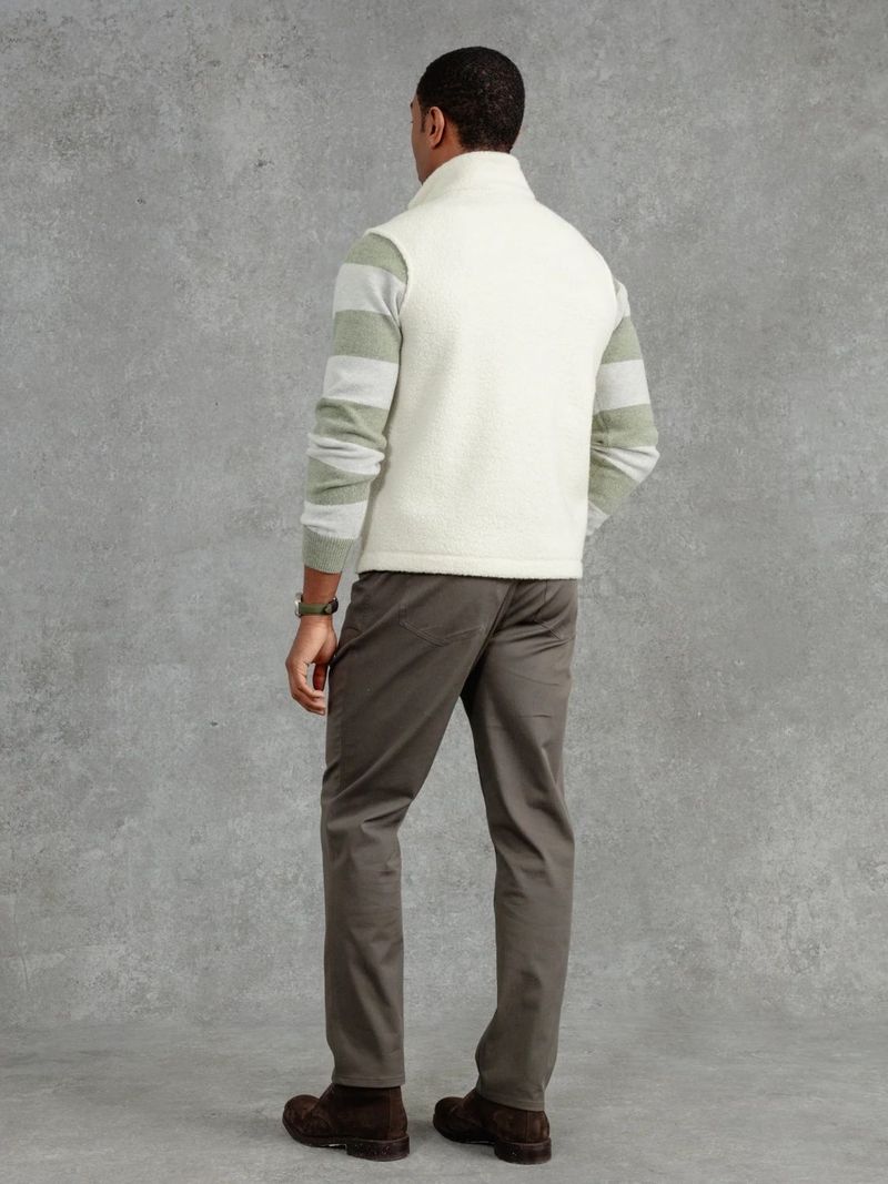 2025 Autumn And Winter Men's Fashion Lamb Wool Vest Large Pocket Vest Stand-up Collar Splicing Vest Men_voghion.com
