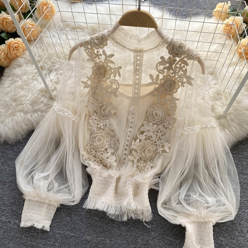 Women's three-dimensional flower collage see-through mesh lantern sleeve slim short top lace base blouse_voghion.com
