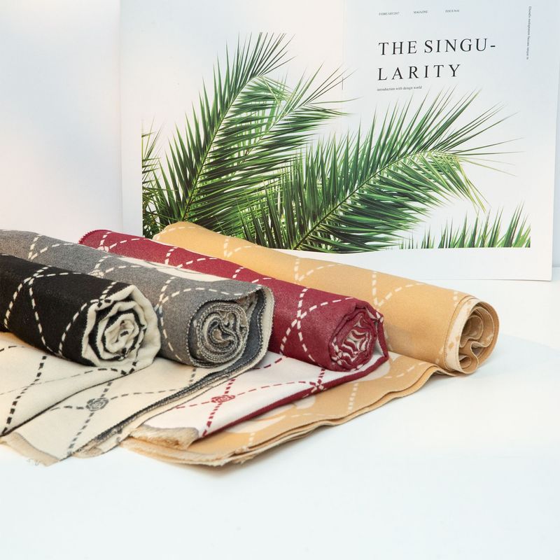Französischer Kamelienschal für Damen im Herbst- und Winterstil, verdickt und vielseitig, High-End-Charme, doppelter Verwendungszweck, Geschenkbox für_voghion.com
