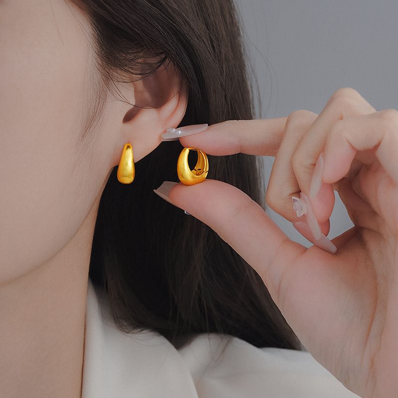 Exquisite Simple Brushed Water Drop Plain Hoop Earrings French Niche High-end C-shaped Ear Clips_voghion.com