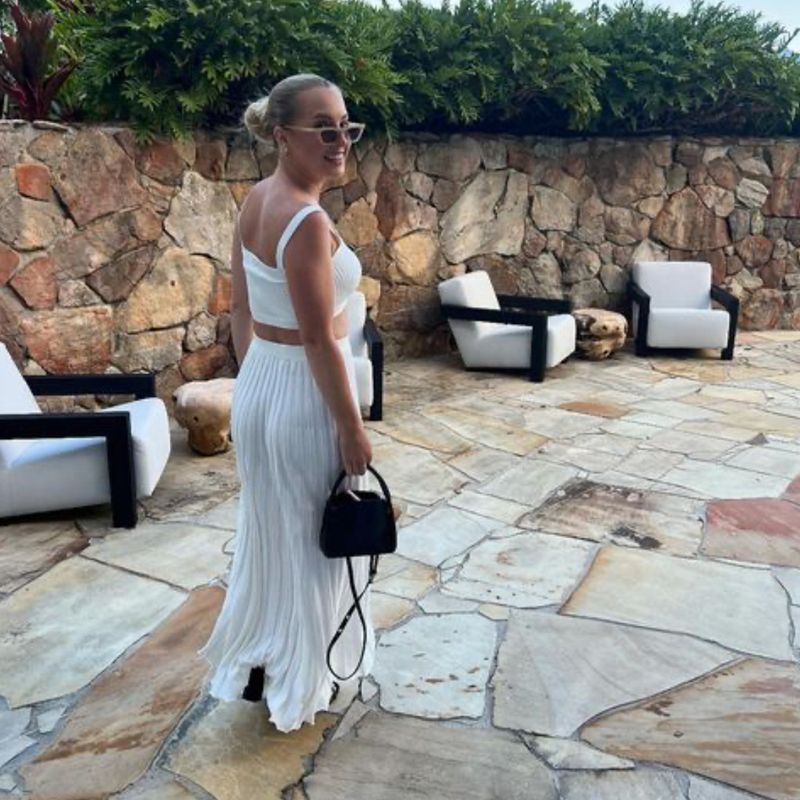 Summer Knitted Tank Top+Half Women's Elegant Sleeveless Short Top Pleated Skirt Set_voghion.com