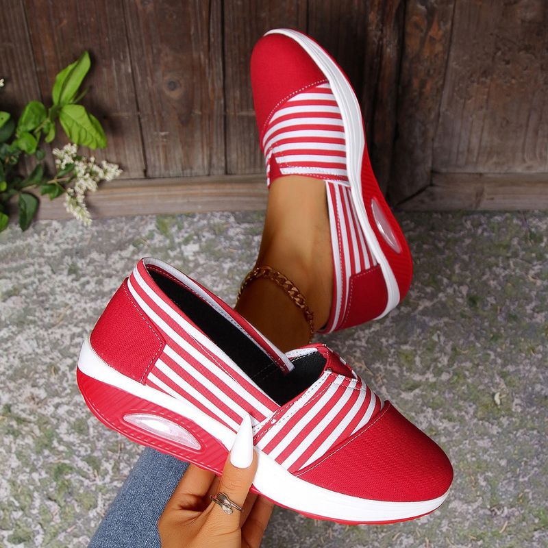 2025 Sommer Herbst Neue Gestreifte Leinwand Casual Runde Zehe Schaukel Bequeme Mama Plus Größe Damen Schuhe_voghion.com