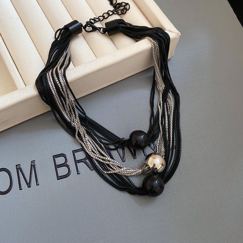 Collier pendentif rond multicouche métallique tendance, chaîne de clavicule simple, design de niche, ras du cou pour femmes_voghion.com