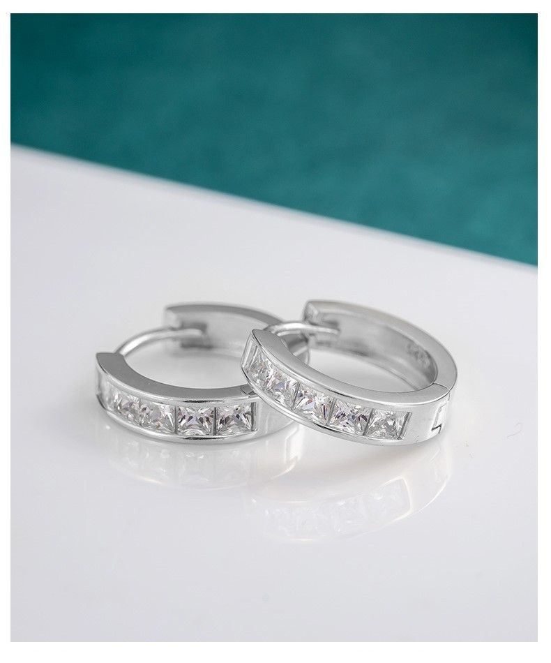Nuovo concetto S925 Sterling Silver Single Row Diamond orecchini Temperamento semplice Full Diamond orecchini Classic popolare gioielli in argento_voghion.com