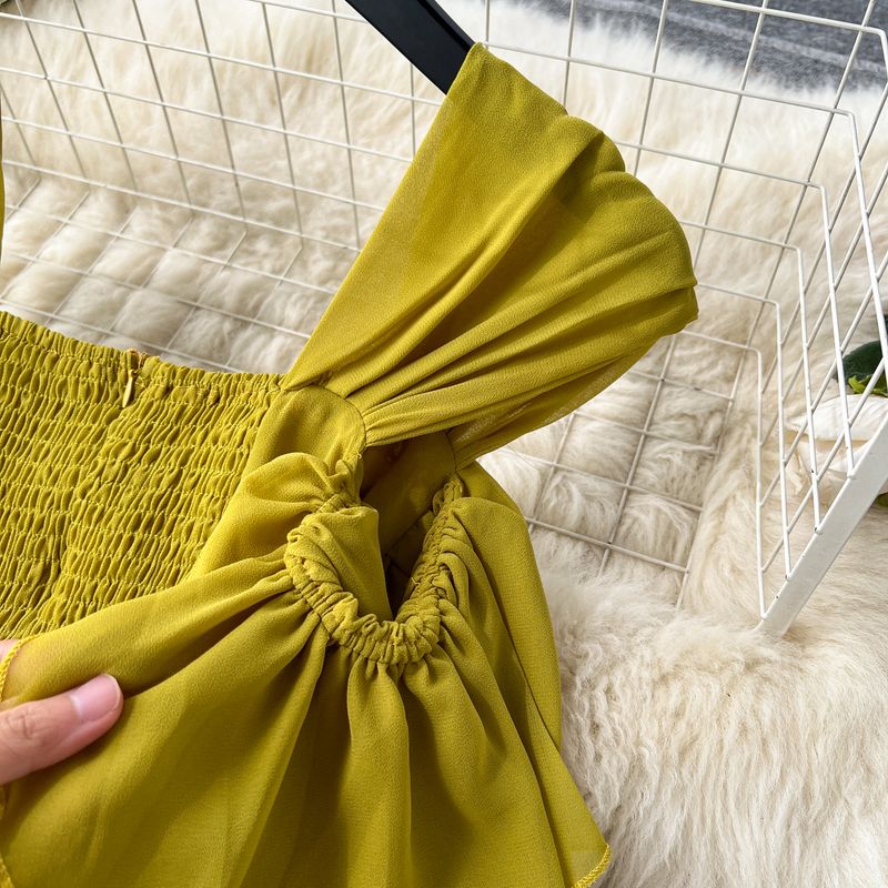 Vêtements pour femmes Costume de vacances pour femmes 2023 nouvelle chemise en mousseline de soie à bretelles à épaules dénudées à volants et pantalon large plissé drapé_voghion.com