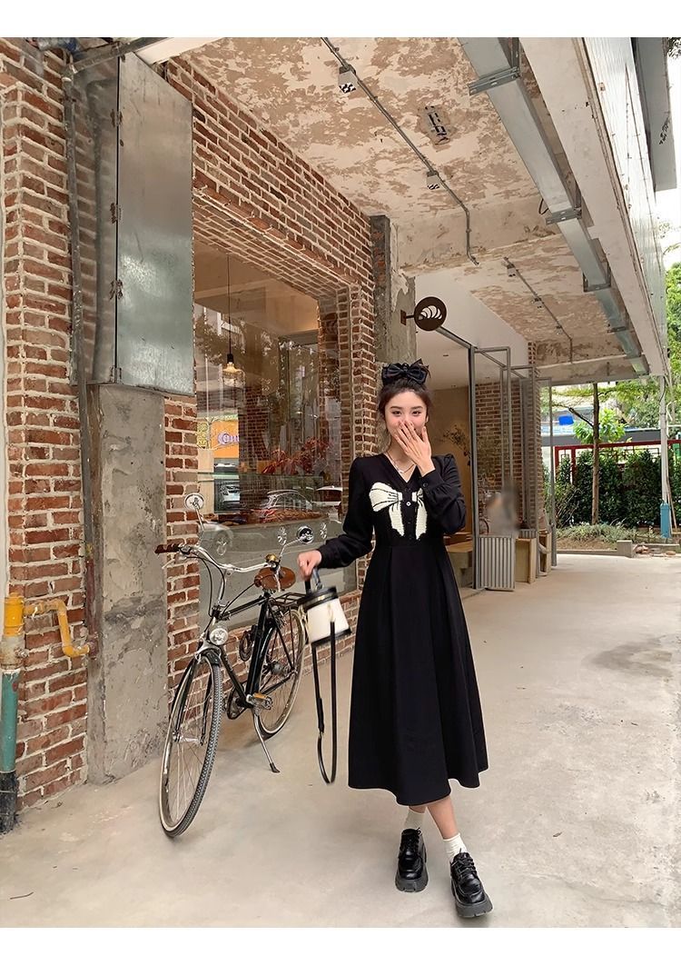 Abito oversize da donna con colletto a V Chubby che trasmette un'atmosfera snellente. Modello corto e lungo con fiocco, stile francese e un grazioso_voghion.com