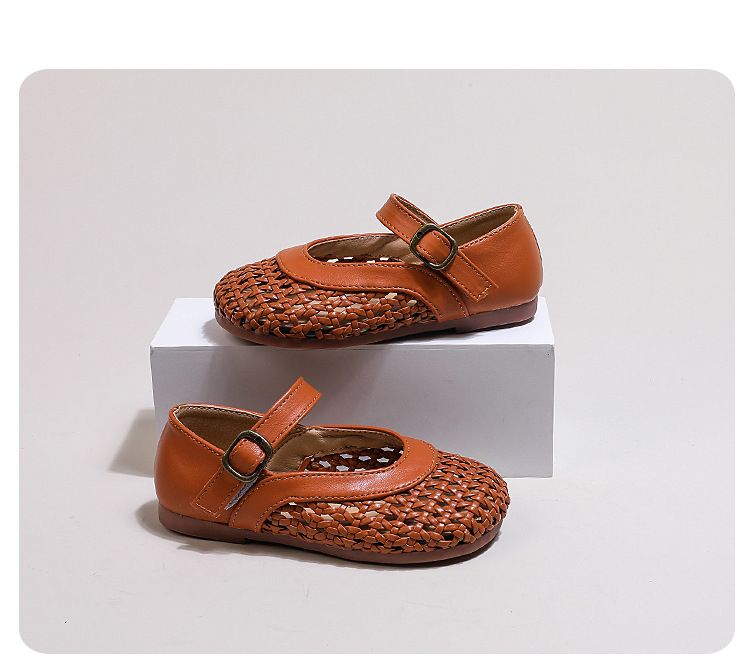 Madre e bambini Invia scarpe in pelle intrecciata per ragazze 2024 nuove scarpe estive sandali casual Baotou vuoti per bambini_voghion.com