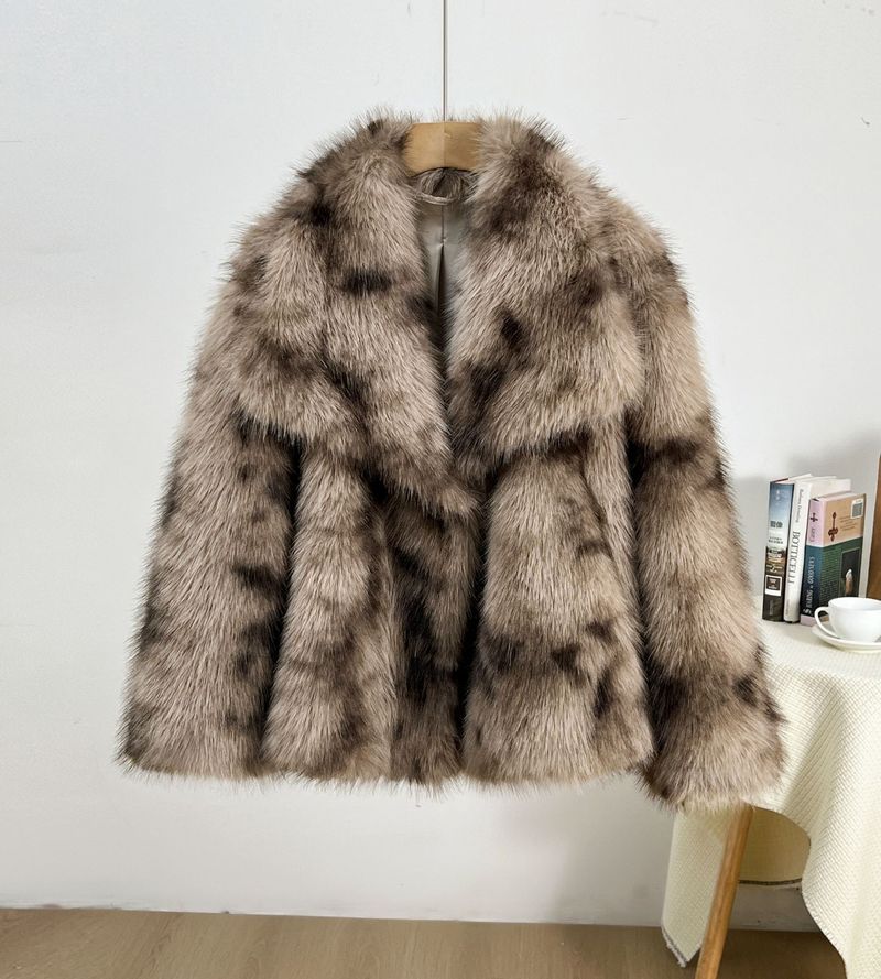 Damenbekleidung Beliebte Kunstpelz Großes Revers Damenoberteile Großes Fell Warmes Temperament Prominenter Lockerer Mantel_voghion.com