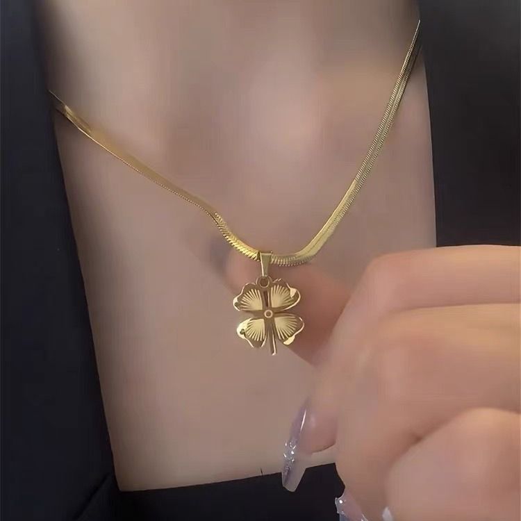 Full Body Titanium Steel Double-Sided Flat Snake Four-Leaf Clover Necklace High-End Design Sense Elegant Internet_voghion.com