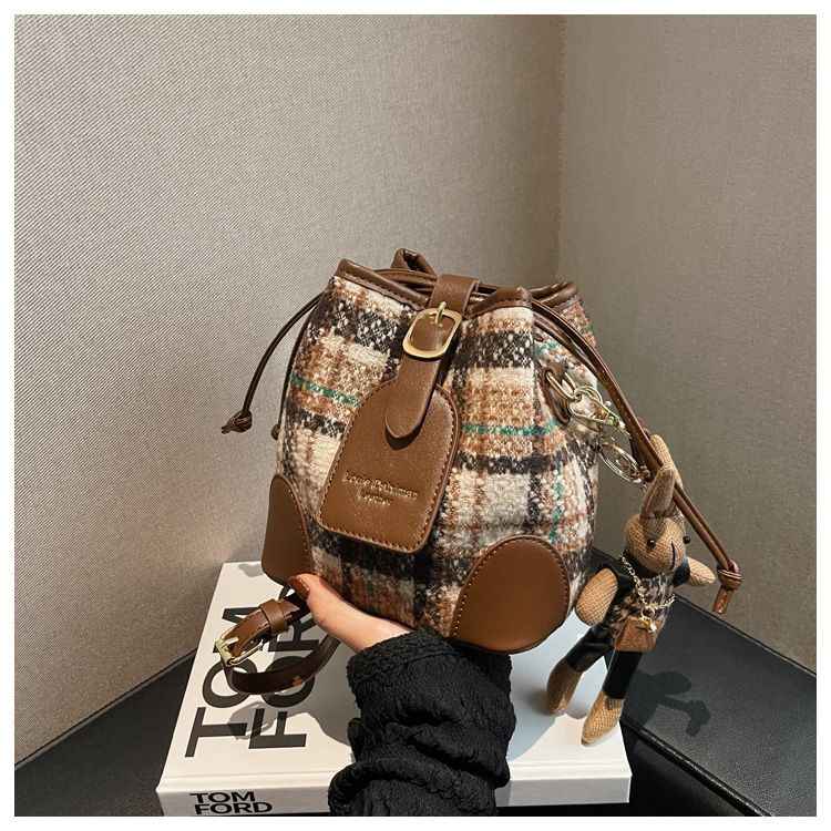 Advanced versatile cross body bucket one shoulder small bag for women's autumn and winter 2022 new trendy plaid_voghion.com