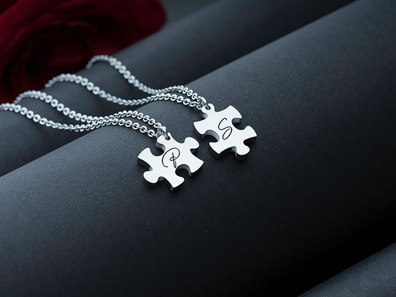 Collana con puzzle classico personalizzato alla moda, 3 colori, incisa con nome personalizzato, regalo di gioielli in acciaio inossidabile per te e_voghion.com