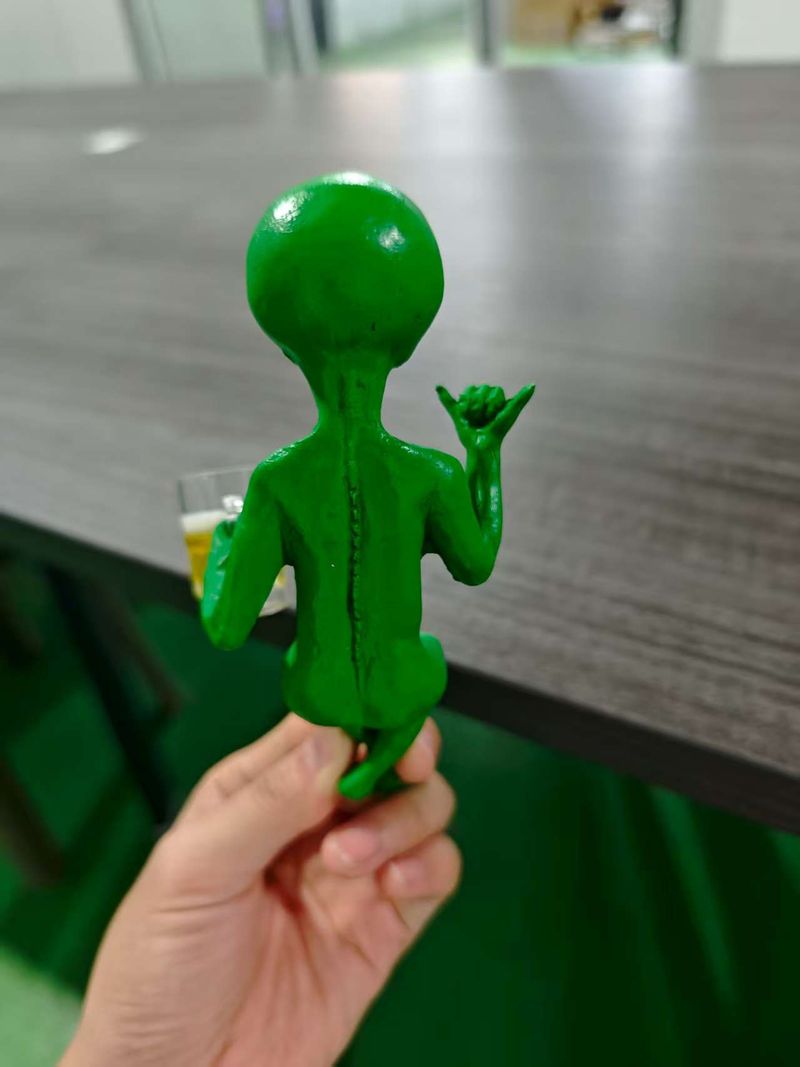 Alien-UFO-Statue aus Kunstharz – Gartendekoration für drinnen und draußen, kleines Sci-Fi-Dekor für Zuhause_voghion.com