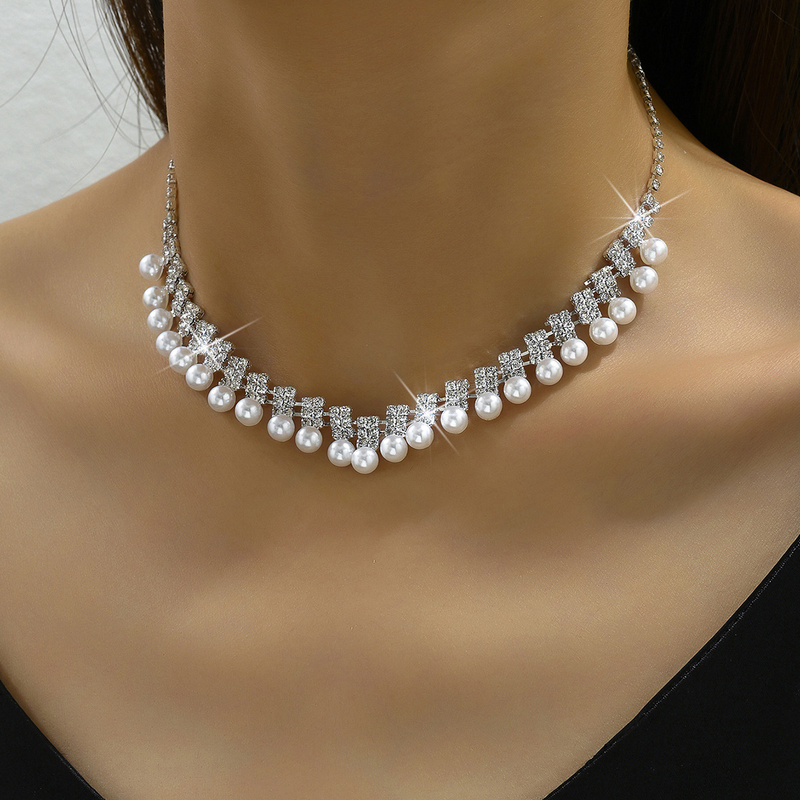 Nuovo set di orecchini con collana di strass di perle finte da donna, lusso leggero, di nicchia e versatile_voghion.com