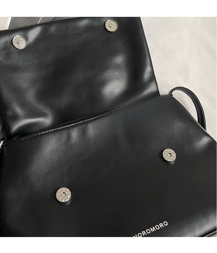 Borsa a tracolla grande e capiente, casual, piccola, quadrata, autunno/inverno 2025, da donna_voghion.com