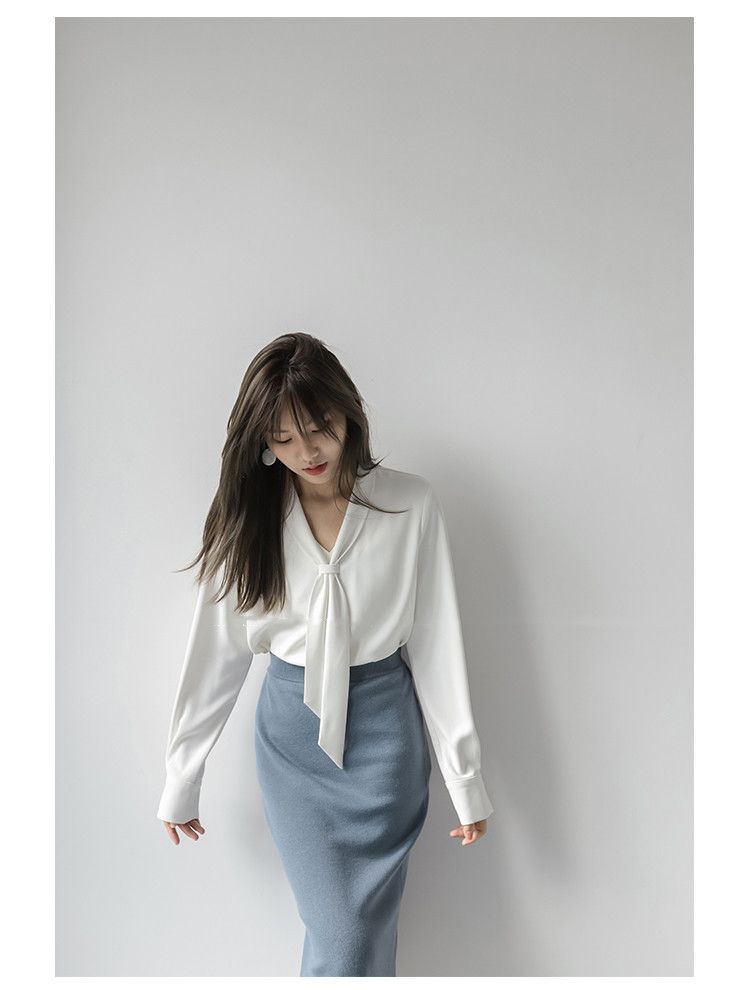 Design ispirato alle maniche lunghe per le donne nella primavera autunno 2024, con nuovo stile di colletto a nastro e sensazione di alta qualità,_voghion.com