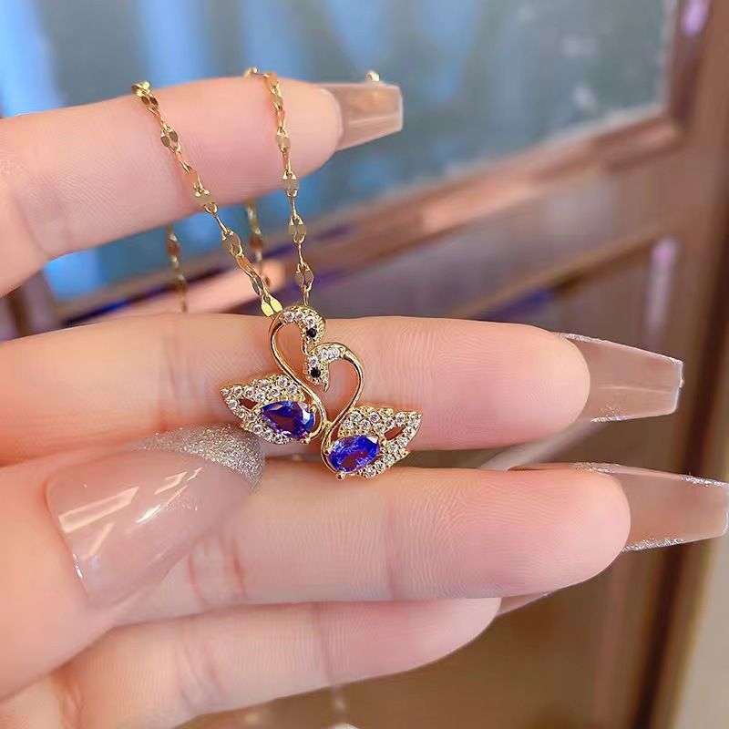 Collana con cigno in ametista per donna, in acciaio al titanio, resistente alla luce, stile celebrità di Internet, elegante e semplice, leggera_voghion.com