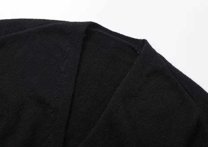 Cardigan lavorato a maglia con bottoni e scollo a V da donna_voghion.com