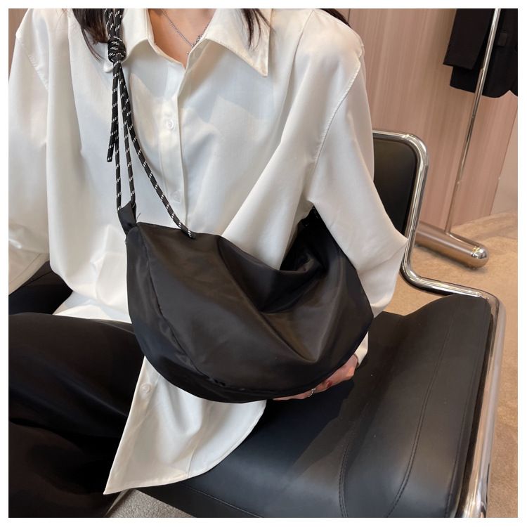 Geantă de umăr din nailon nou, culoare solidă, Hobos, casual, capacitate mare, Dional B, modă versatil pentru femei_voghion.com