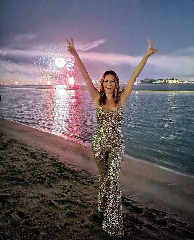 Roupas femininas estilo quente resistente brilhante ouro lantejoulas suspensório macacão europeu e americano moda celebridade festa banquete vestido_voghion.com