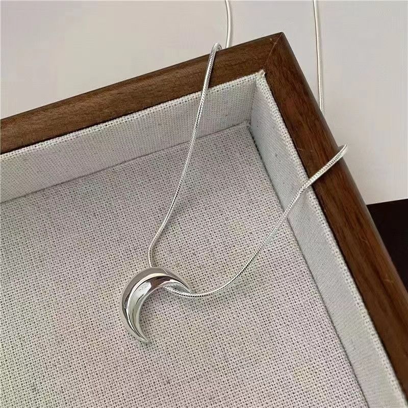 Brillant dans le ciel, beauté exquise, lune simple et polyvalente pour les femmes, style froid et élégant, texture de haute qualité,_voghion.com