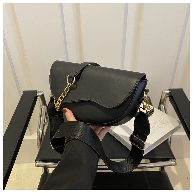 Piccola borsa a mano per donna 2024 nuova borsa a tracolla singola alla moda primavera ed estate, design di nicchia, tracolla larga,_voghion.com