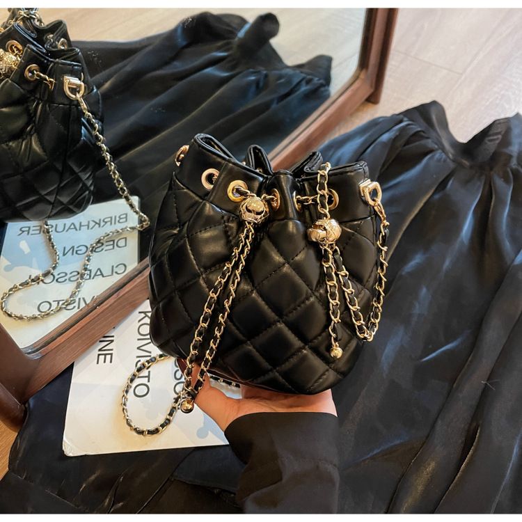 Damen Bucket Bag Diamond Chain Crossbody Bag Kleine Bucket Bag mit Kordelzug Leichte, luxuriöse, runde Bucket Bag Umhängetasche Crossbody Bag Frau_voghion.com