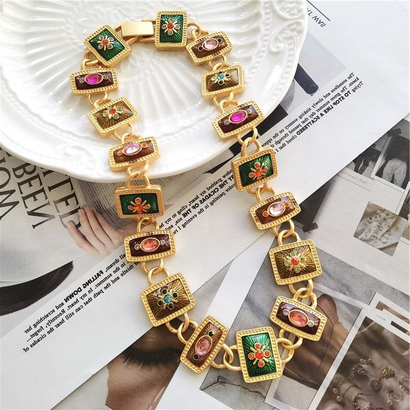 French Style Sweater Vintage Oil Painting Girl Button Necklace Female Niche Design Exquisite Collarbone Chain Trendy_voghion.com