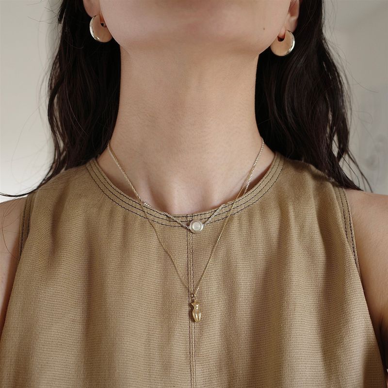 Women's Jewelry Black Onyx And White Shell Rope Knot Twist Pendant Necklace, 18K Gold Plated Geometric Layered Chain, Minimalist Fashion Statement_voghion.com